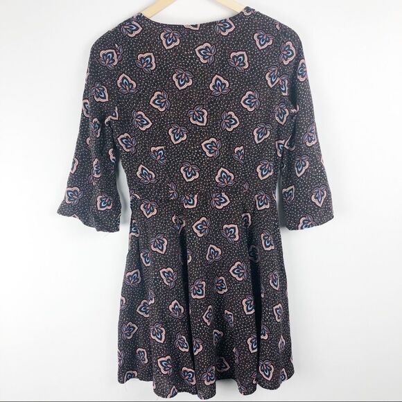 H&M bell sleeved mini dress - Picture 3 of 4